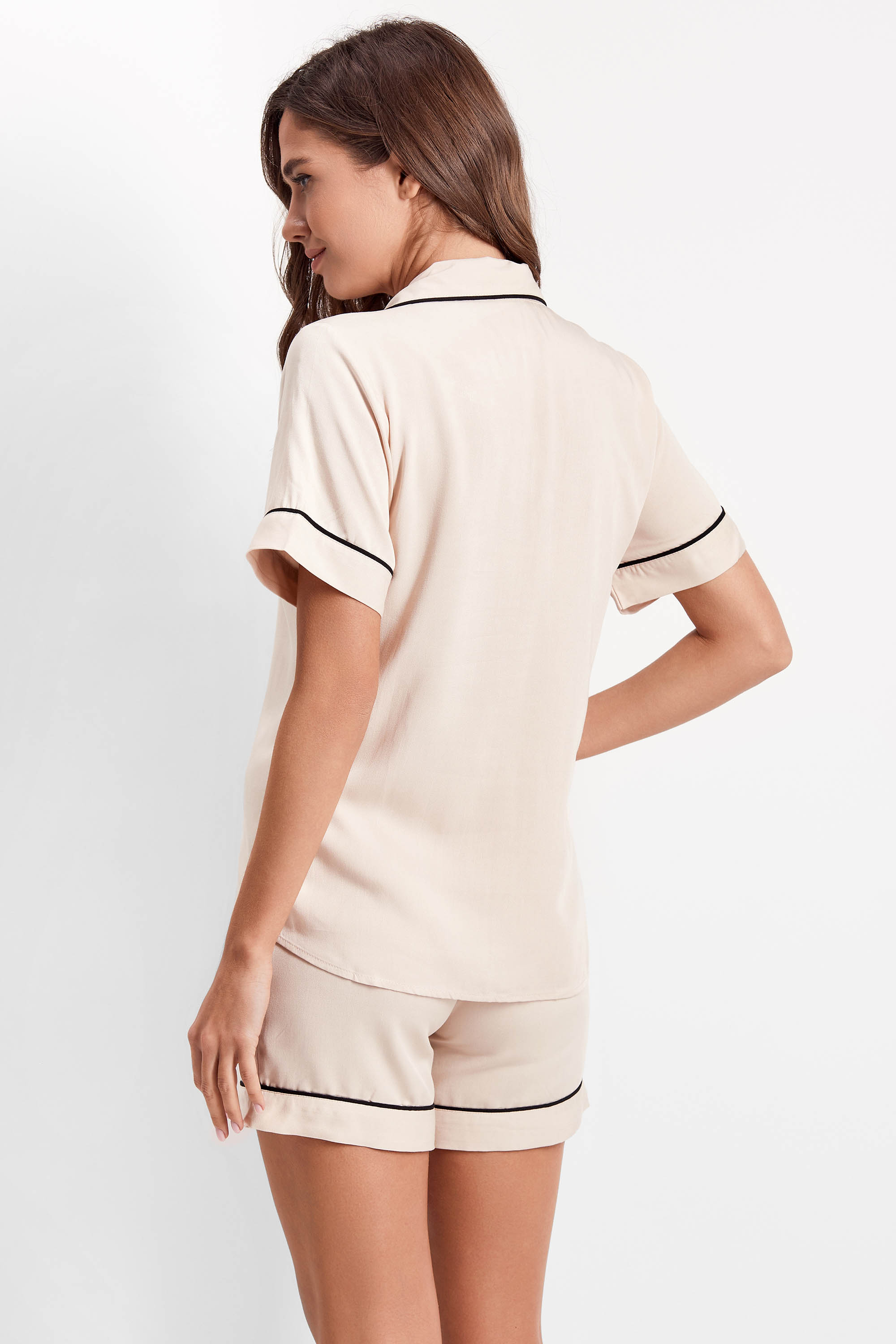 6211-5 Комплект женский (джемпер и шорты)